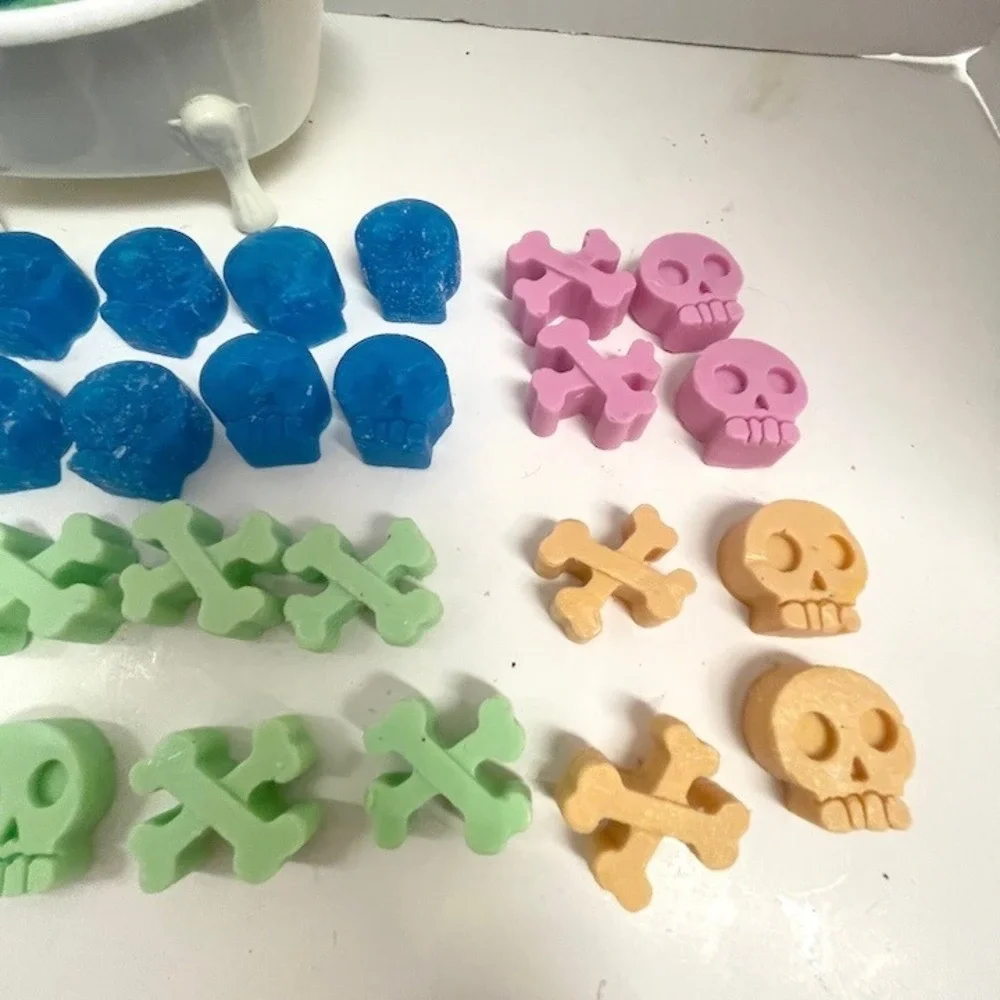 Whimsical Drinking Frog‎ Soap Dish Planter with 46 Handcrafted Skull Bones Soaps